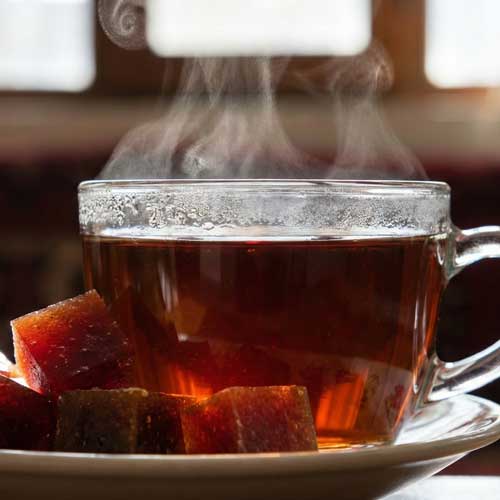 چای در کنار لواشک آویشه